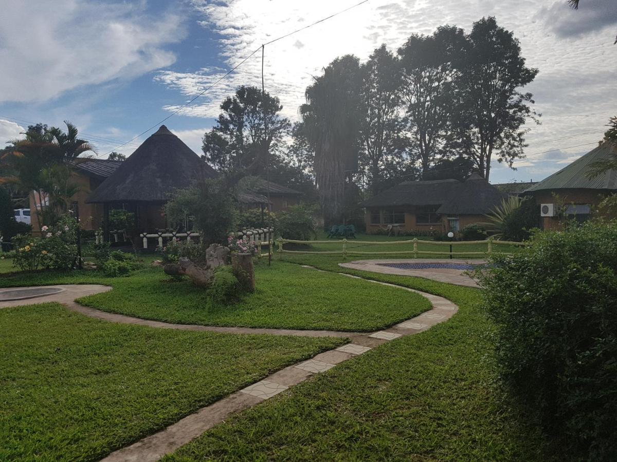 Reed Mat Lodge Lusaka Exterior photo