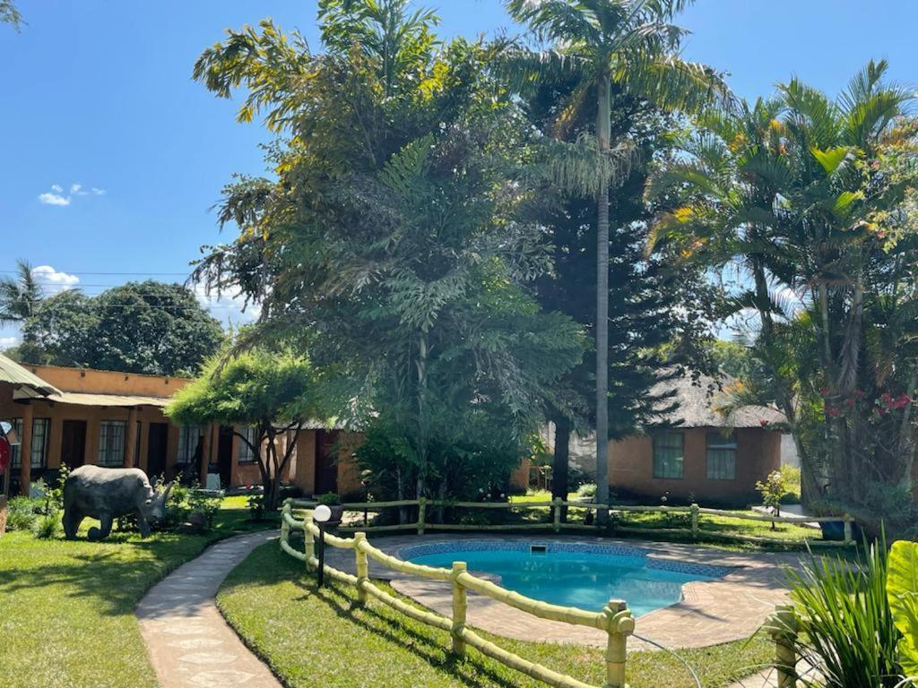 Reed Mat Lodge Lusaka Exterior photo