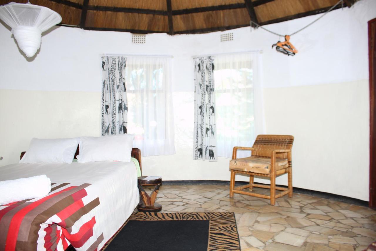 Reed Mat Lodge Lusaka Exterior photo