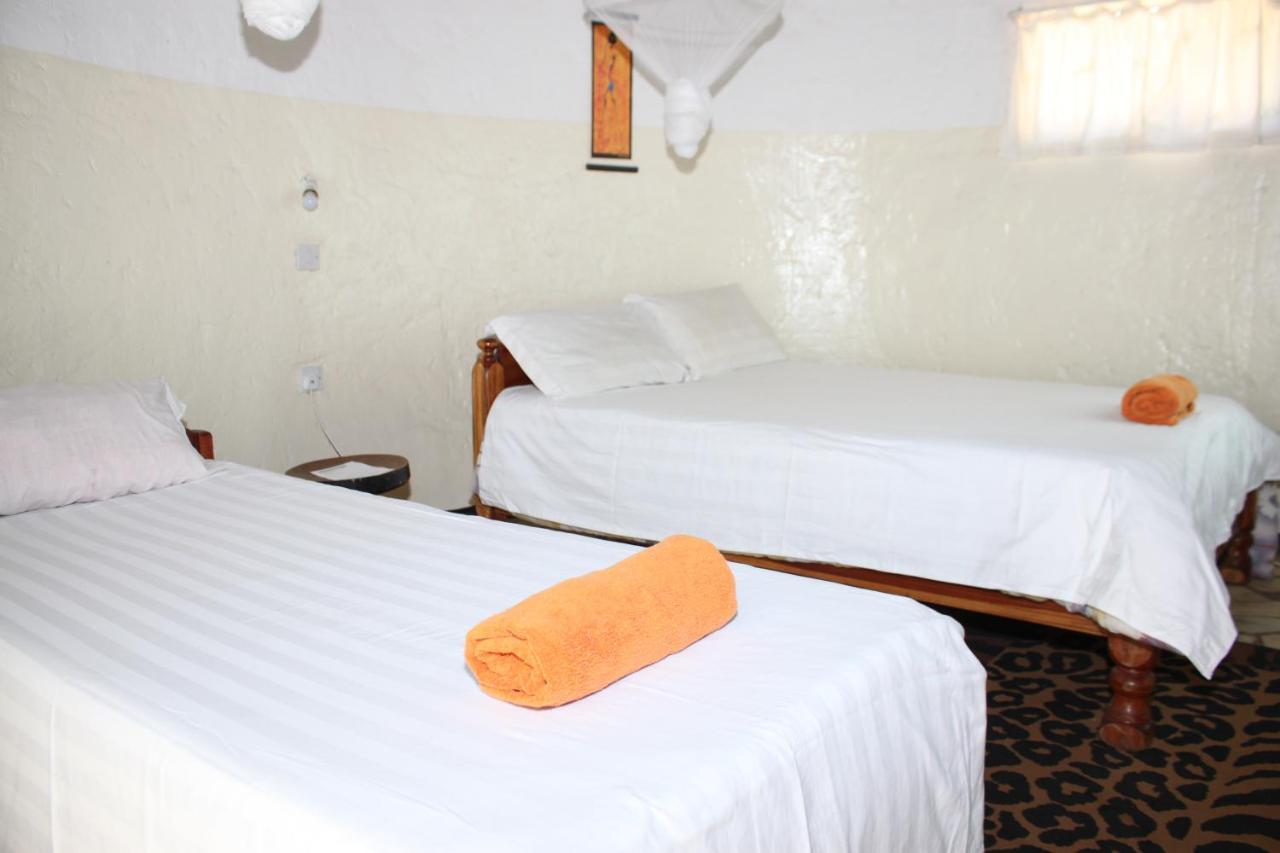 Reed Mat Lodge Lusaka Exterior photo